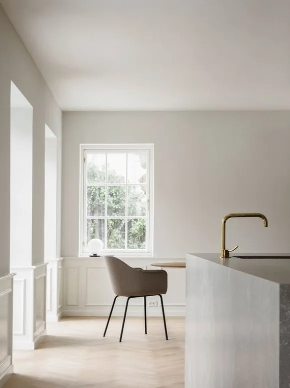 Harbour Dining Chair / Black Steel Base
